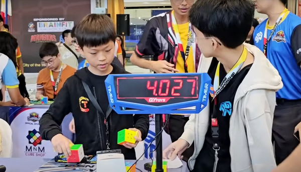 Rubik's Cube World Record AVERAGE 4.36 by Yiheng Wang